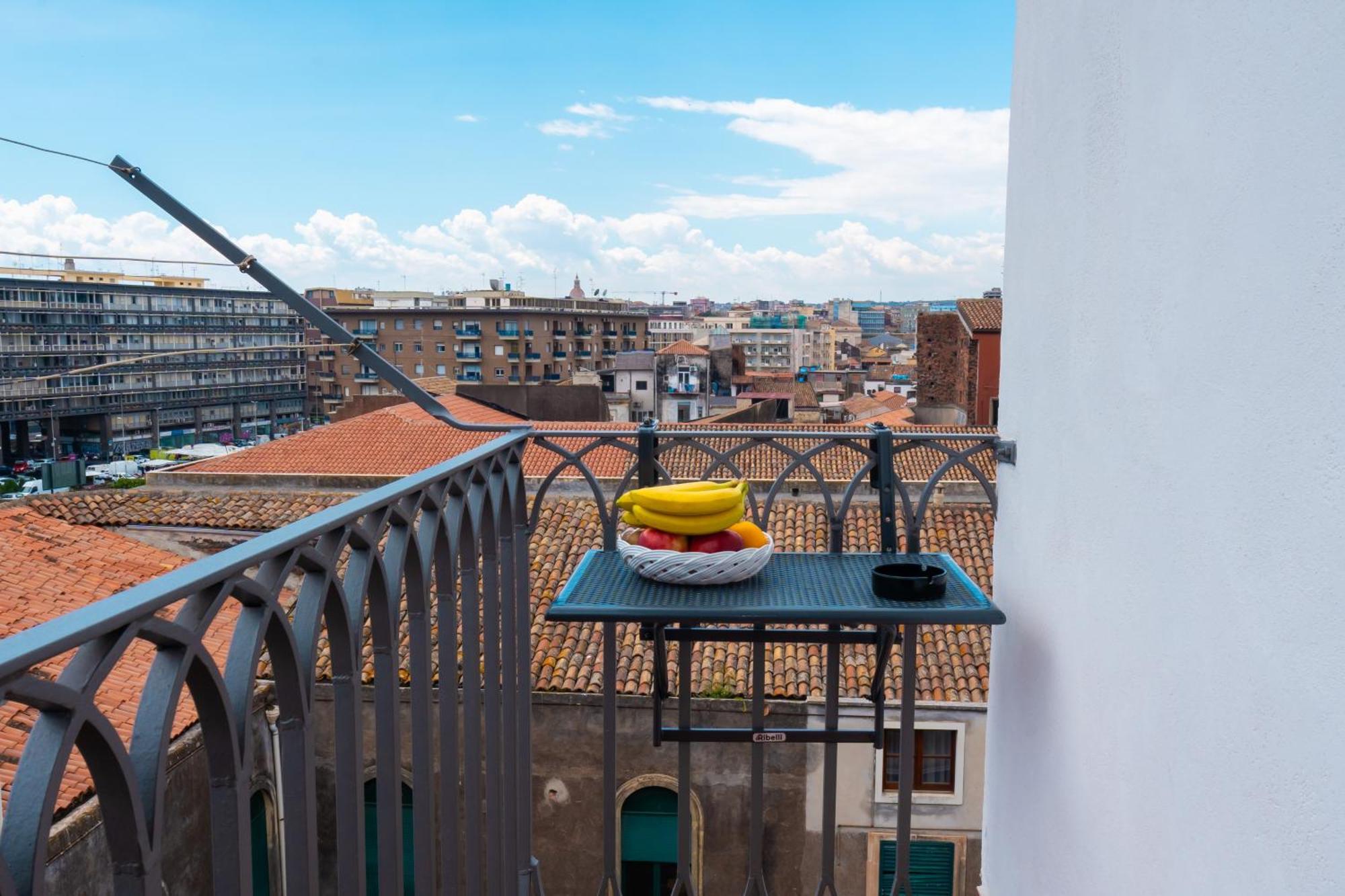Canvas Sicily Apartment Катания Екстериор снимка