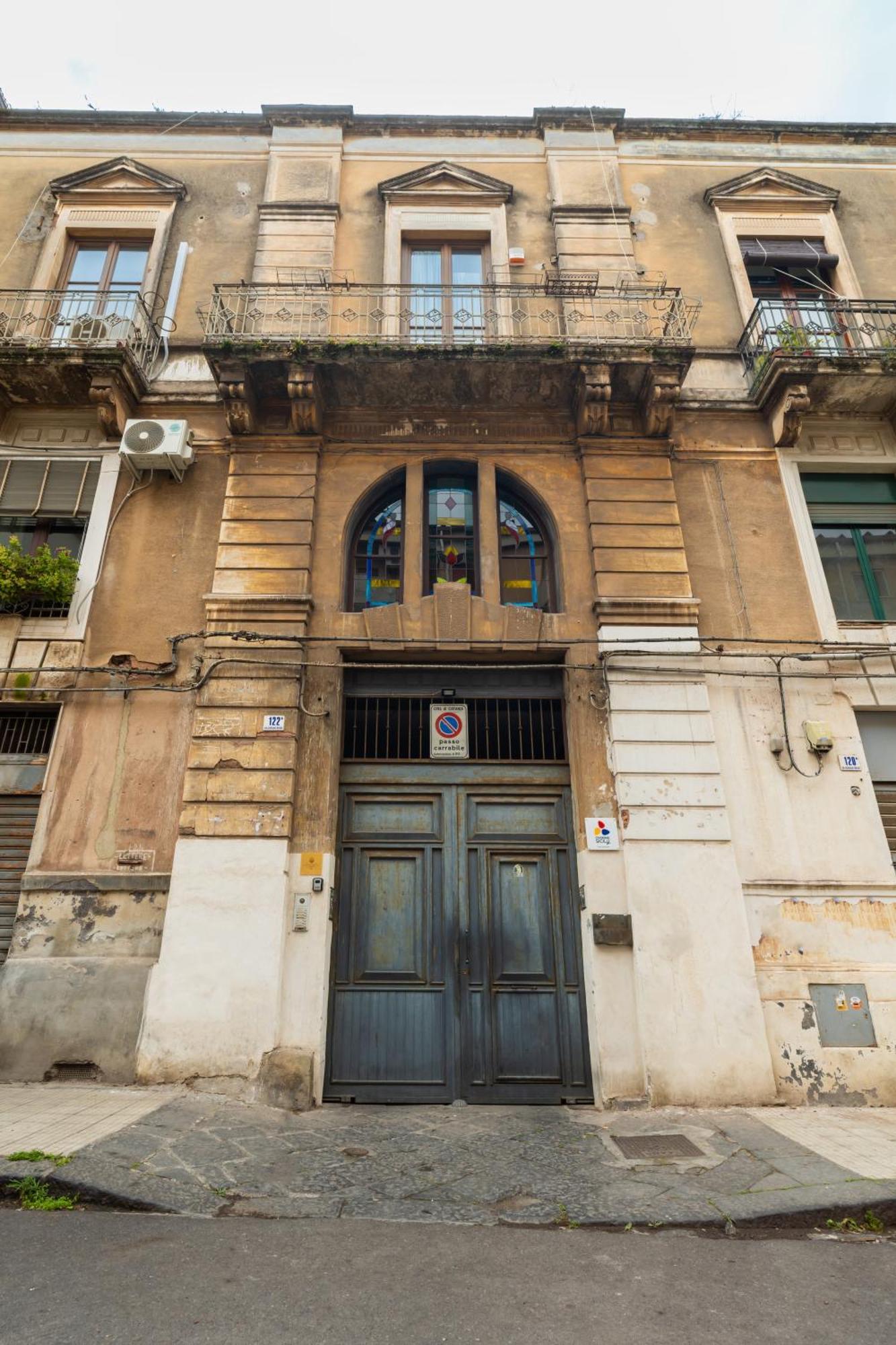 Canvas Sicily Apartment Катания Екстериор снимка